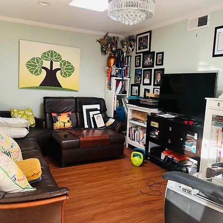 Costa Mesa Homestay - Private Rooms With 2 Shared Baths And Hosts Onsite Kültér fotó